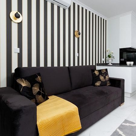 Mennica Residence - City Center Apartments By Noclegi Renters Varsovie Extérieur photo