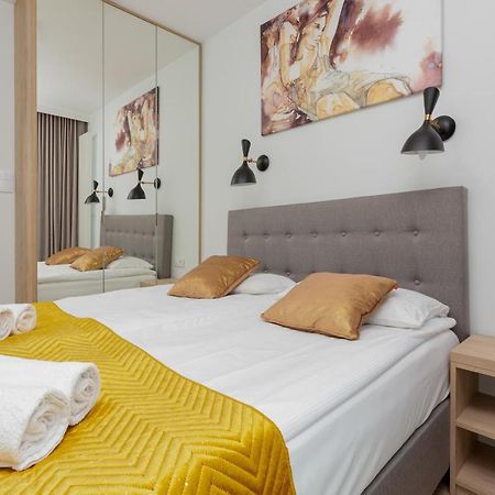 Mennica Residence - City Center Apartments By Noclegi Renters Varsovie Extérieur photo