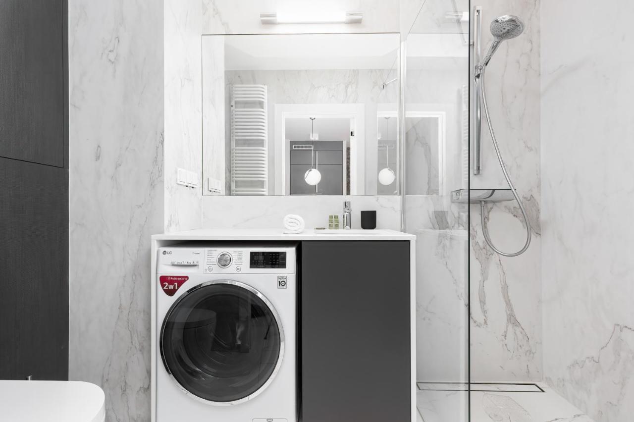 Mennica Residence - City Center Apartments By Noclegi Renters Varsovie Extérieur photo