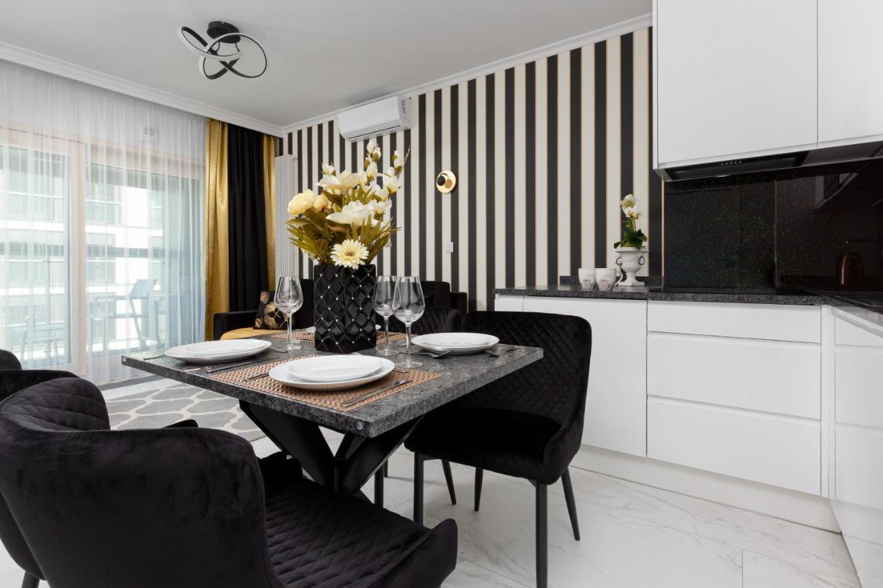 Mennica Residence - City Center Apartments By Noclegi Renters Varsovie Extérieur photo